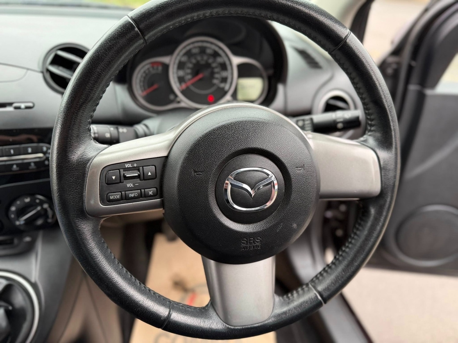 Used Mazda Mazda2 2013 for sale - 77240371: Photo 21