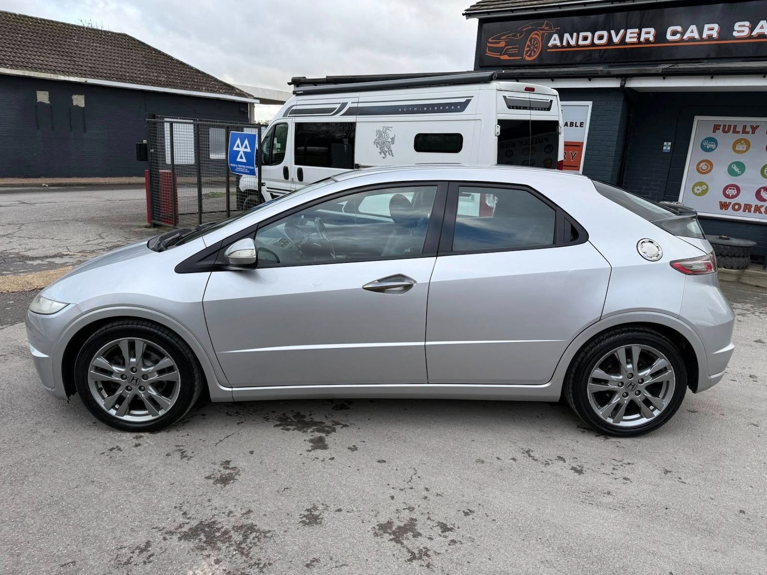 Used Honda Civic 2010 for sale - 77261238: Photo 2