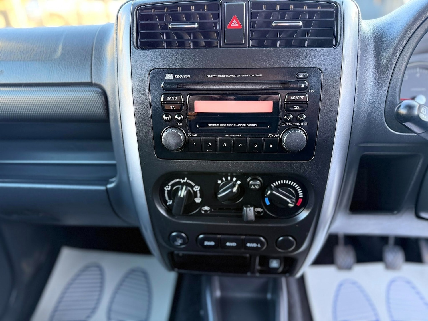 Used Suzuki Jimny 2010 for sale - 77045515: Photo 16