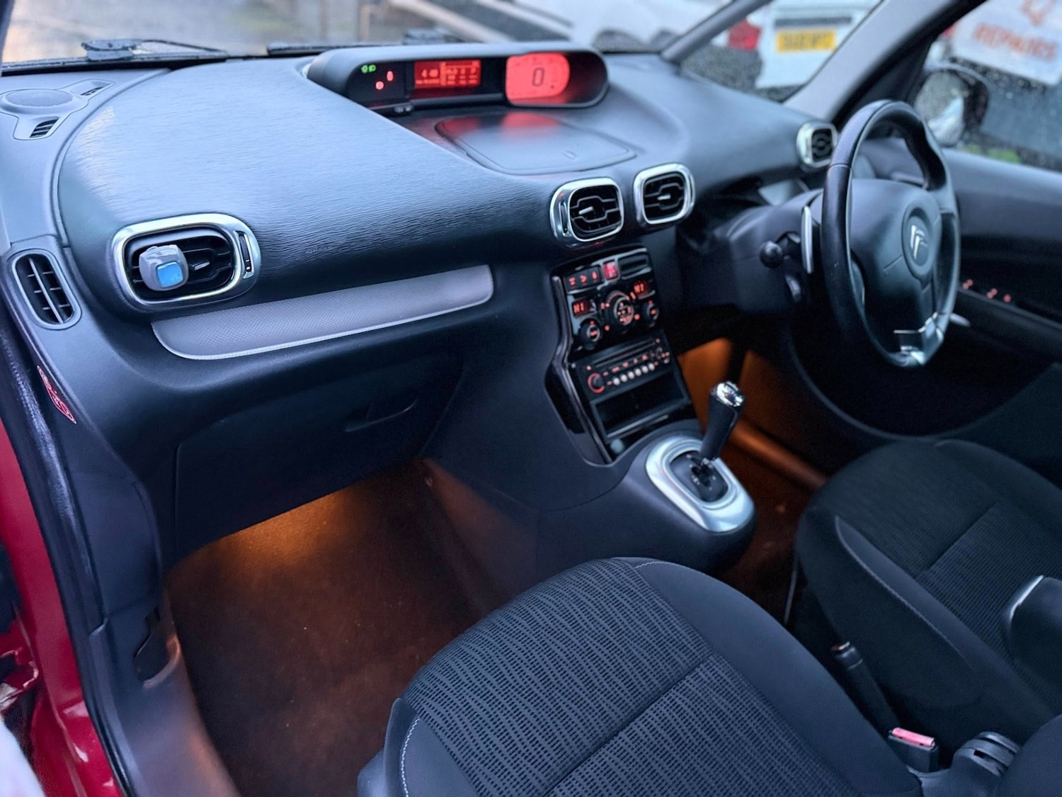 Used Citroen C3 Picasso 2012 for sale - 76948573: Photo 20