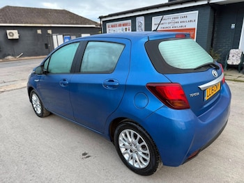 Used Toyota Yaris 2015 for sale - 77811111: Photo