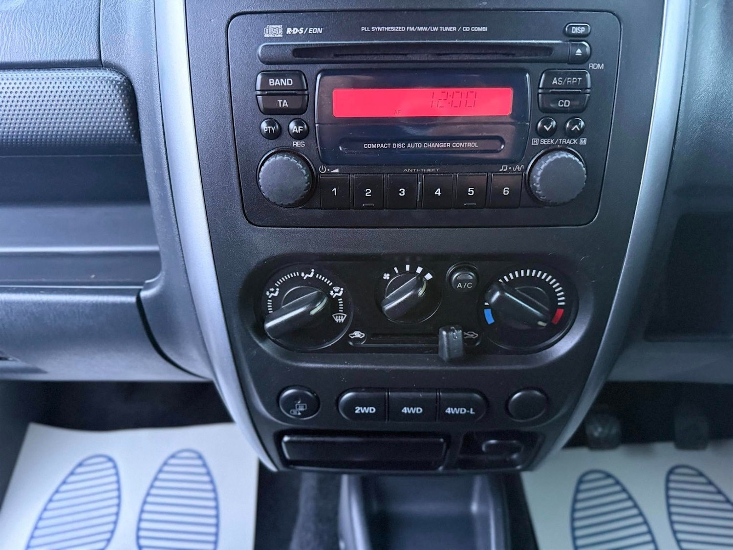 Used Suzuki Jimny 2012 for sale - 76587782: Photo 19