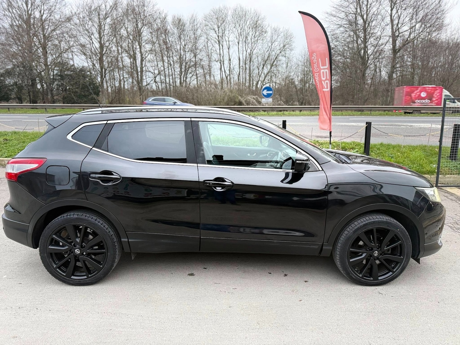 Used Nissan Qashqai 2015 for sale - 77036137: Photo 7