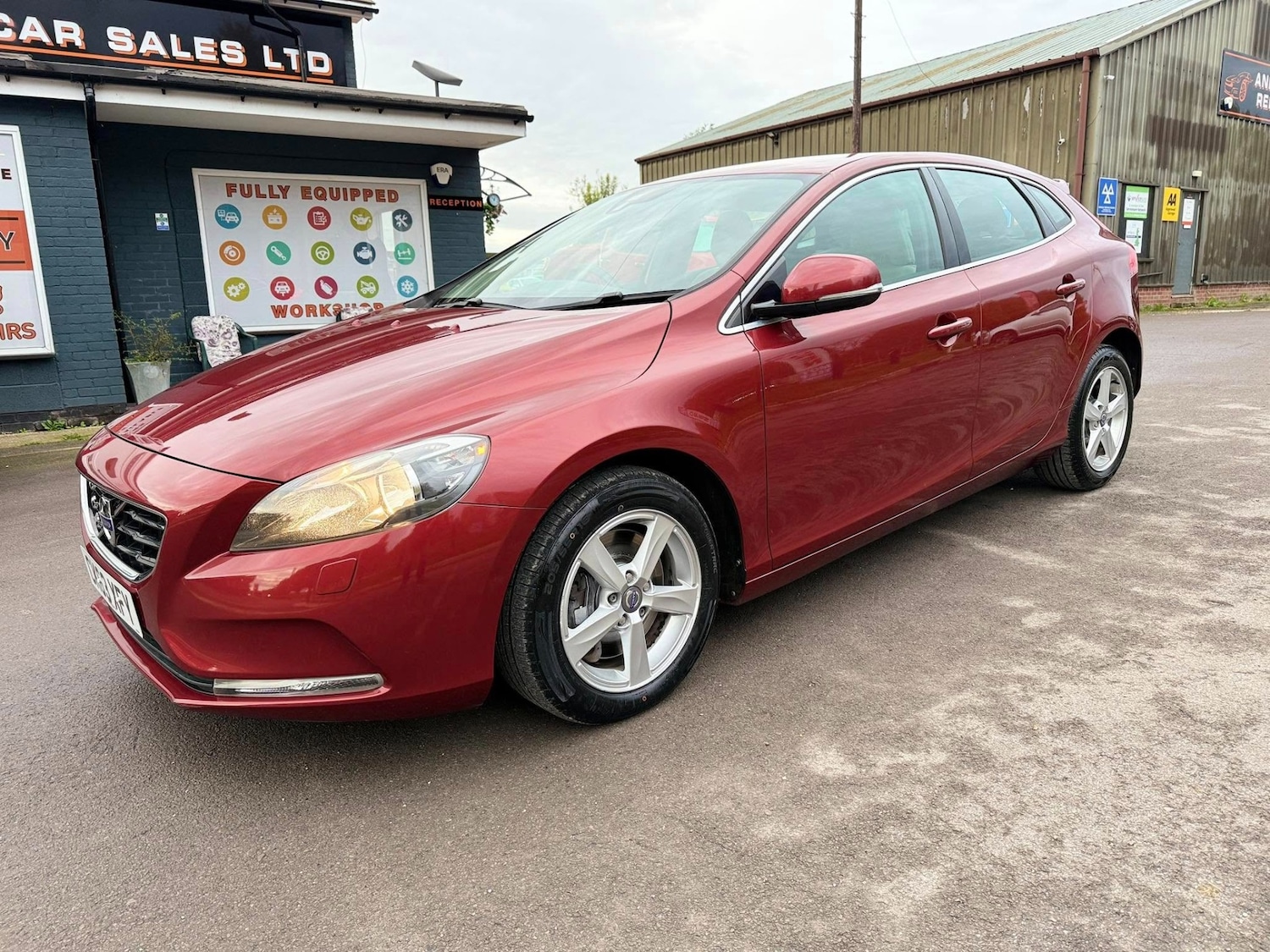 Used Volvo V40 2013 for sale - 76402282: Photo 1