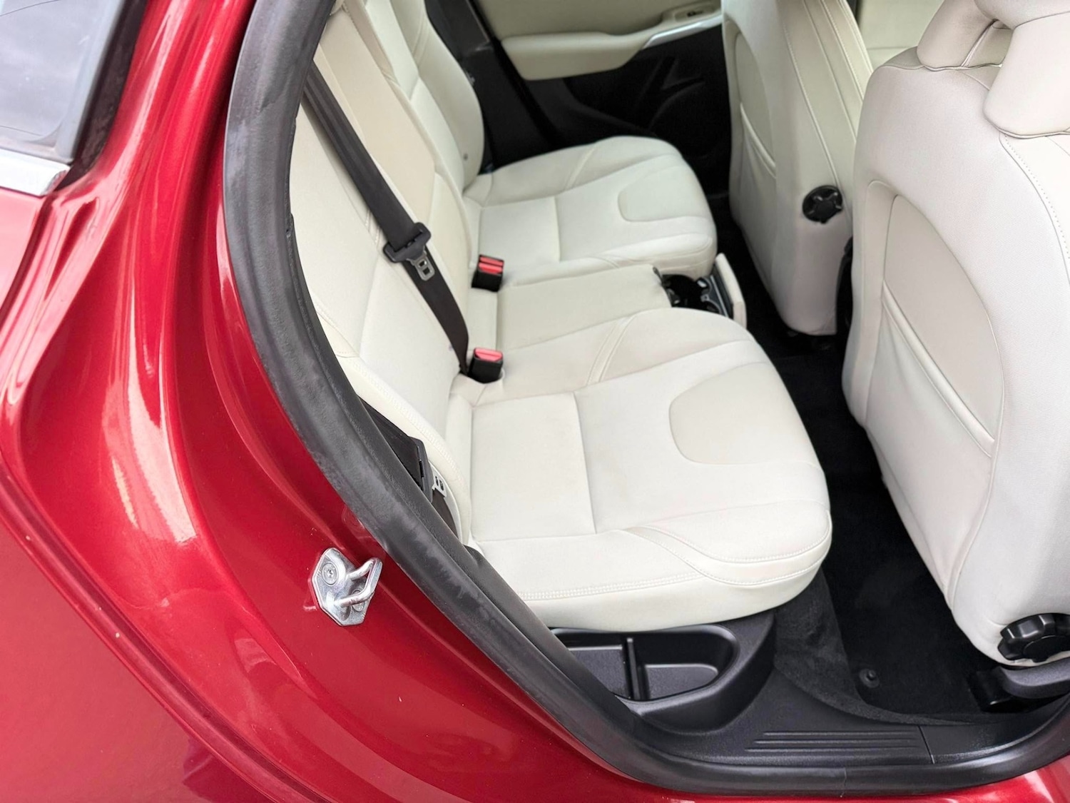 Used Volvo V40 2013 for sale - 76402282: Photo 16