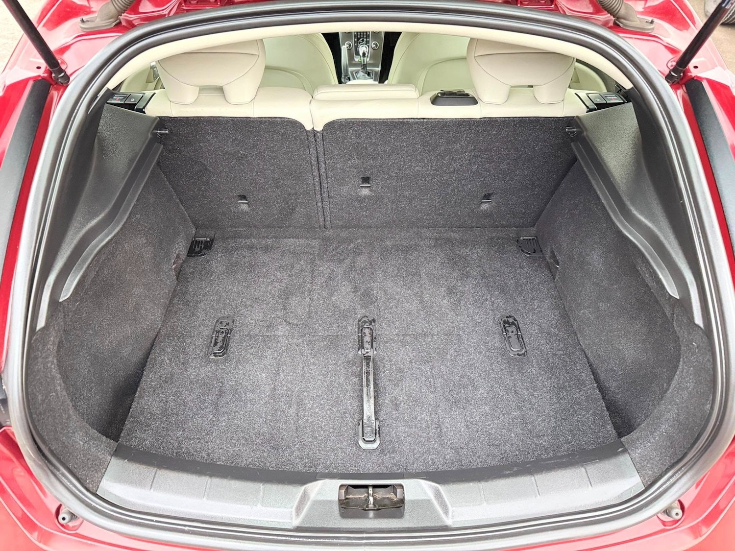 Used Volvo V40 2013 for sale - 76402282: Photo 18