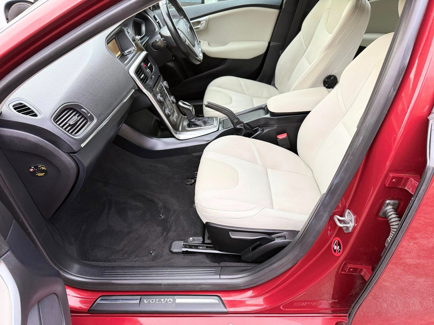 Used Volvo V40 2013 for sale - 76402282: Photo 19