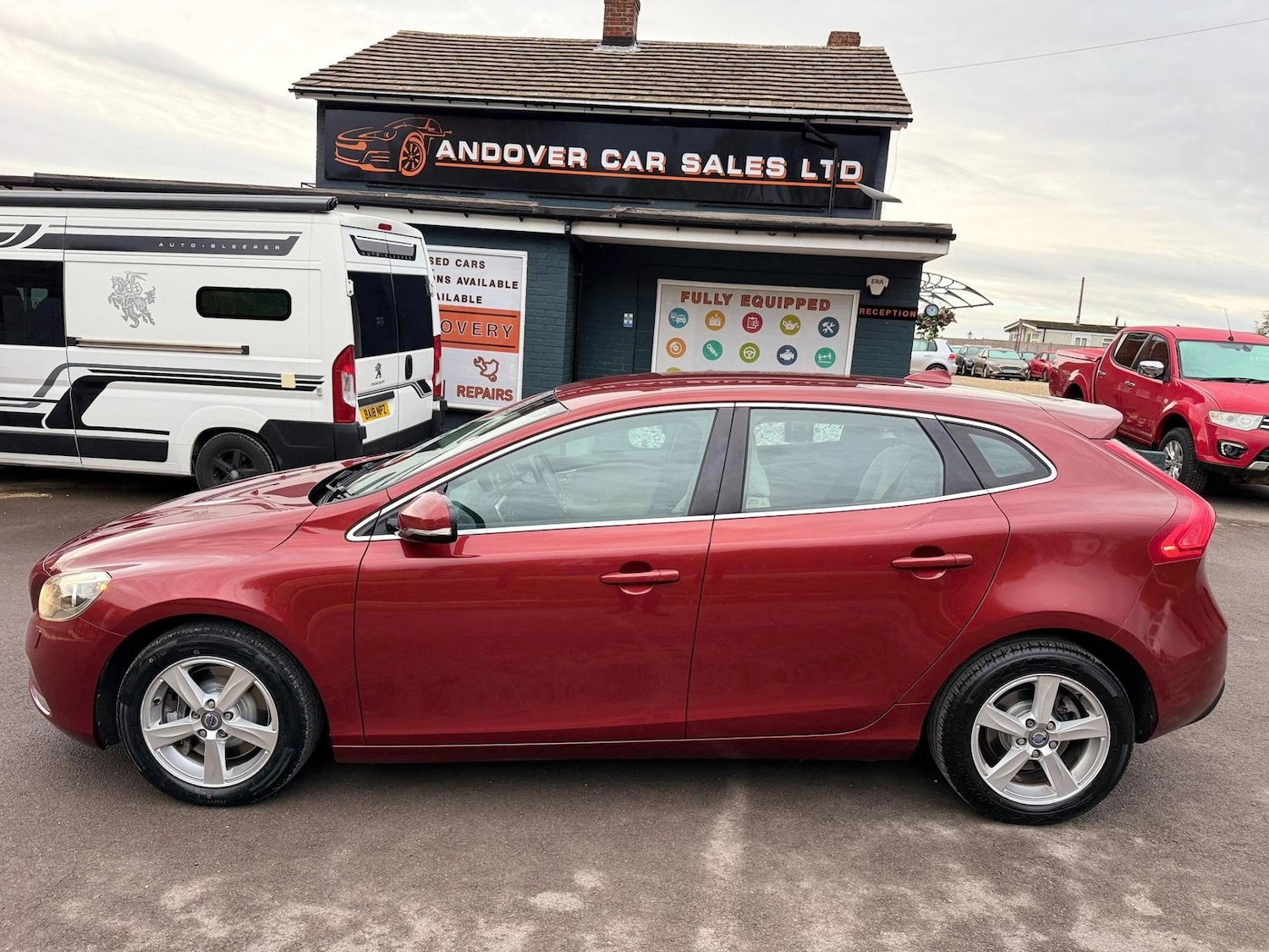 Used Volvo V40 2013 for sale - 76402282: Photo 2