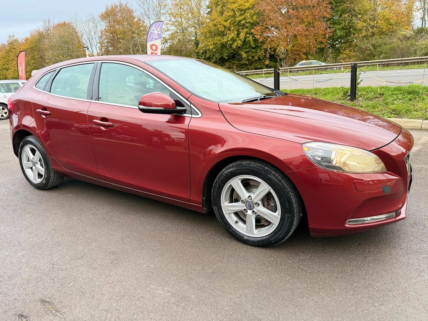 Used Volvo V40 2013 for sale - 76402282: Photo 9