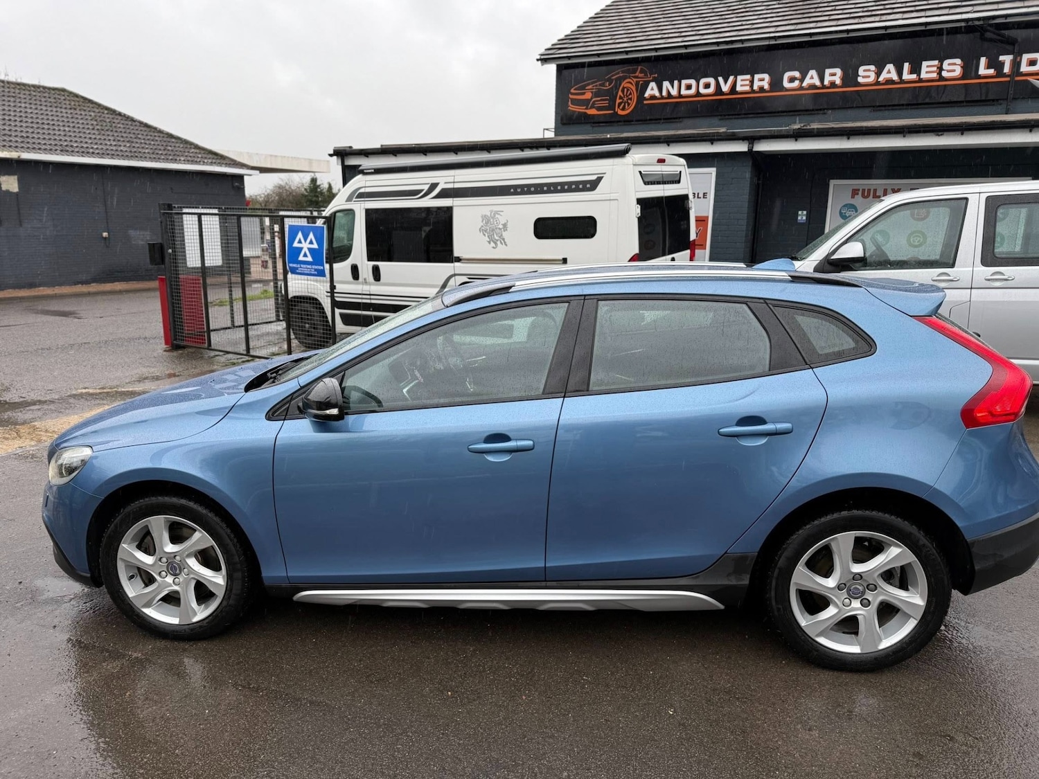 Used Volvo V40 2016 for sale - 77208203: Photo 2