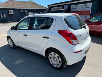 Used Hyundai i20 2014 for sale - 79478399: Photo