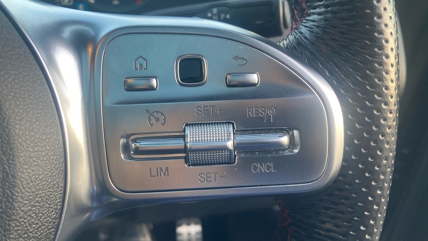 Used Mercedes-Benz GLB 2023 for sale - 76627903: Photo 30