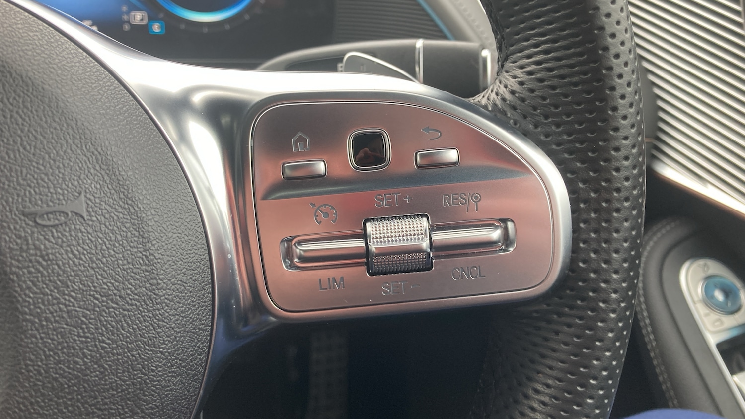 Used Mercedes-Benz EQC 2023 for sale - 77640015: Photo 22