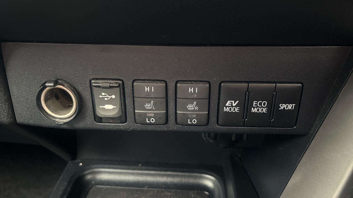 Used Toyota RAV4 2016 for sale - 77116415: Photo 24