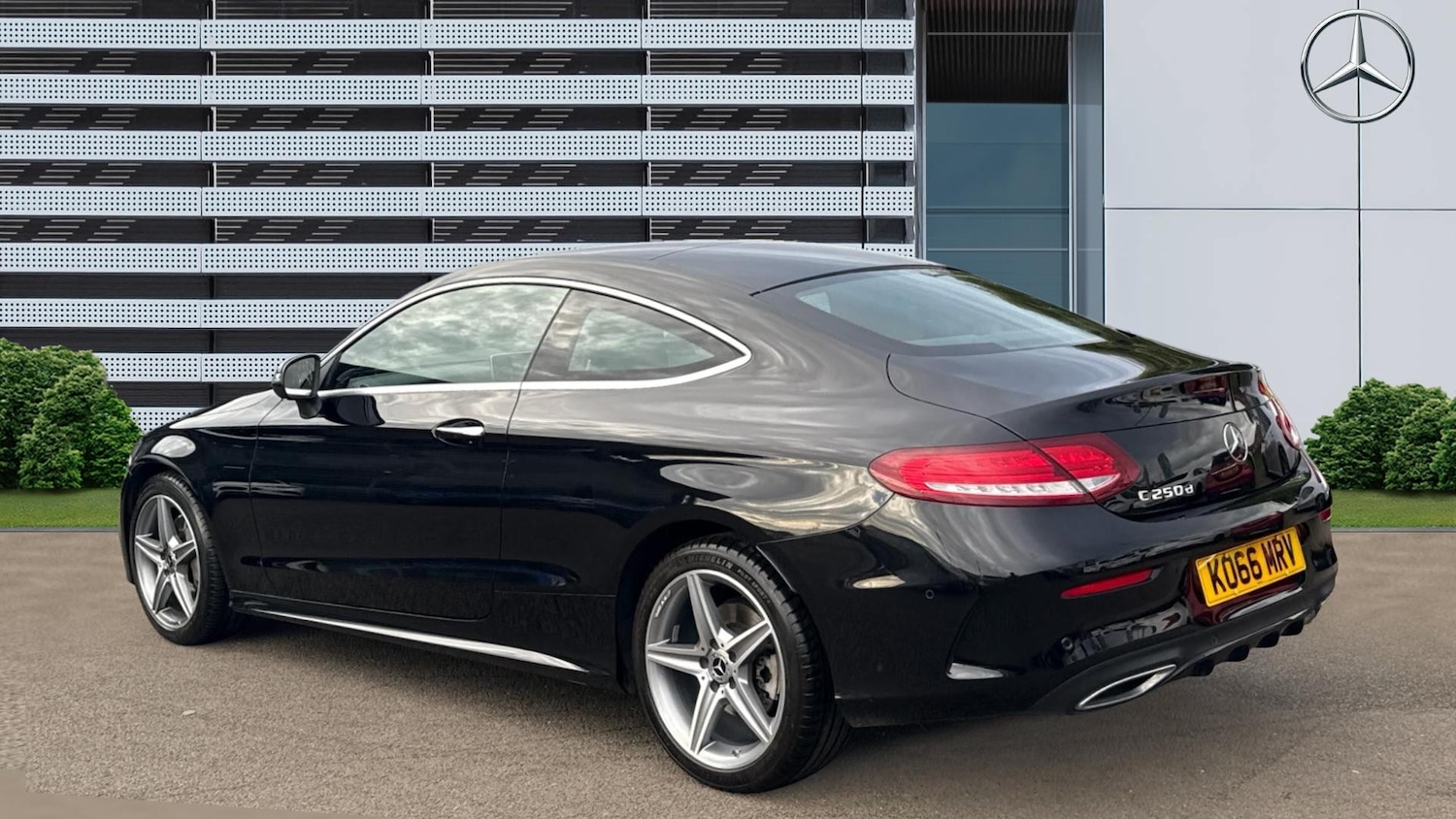 Used Mercedes-Benz C Class 2017 for sale - 76734965: Photo 2