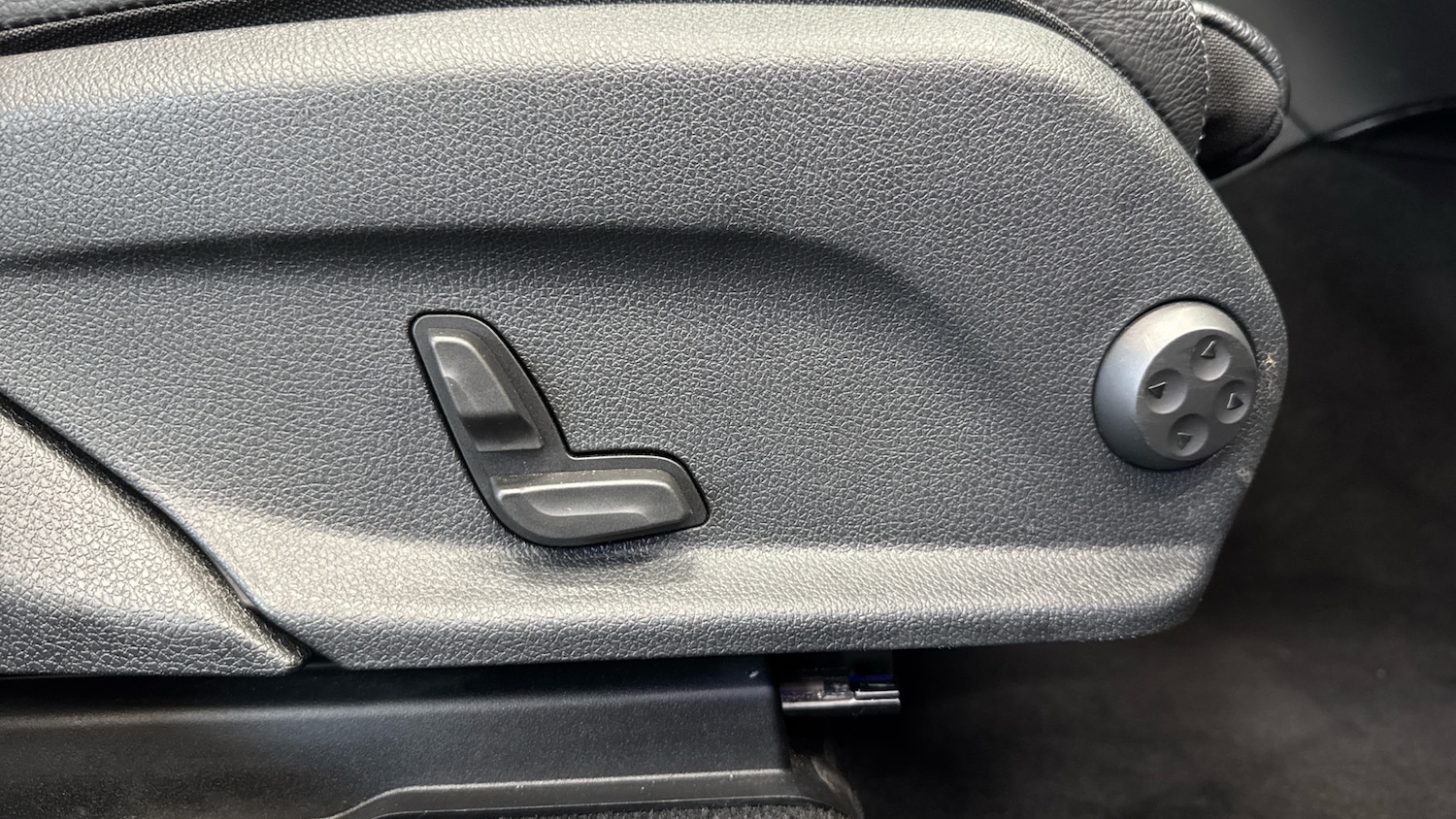 Used Mercedes-Benz GLC 2023 for sale - 76554904: Photo 27