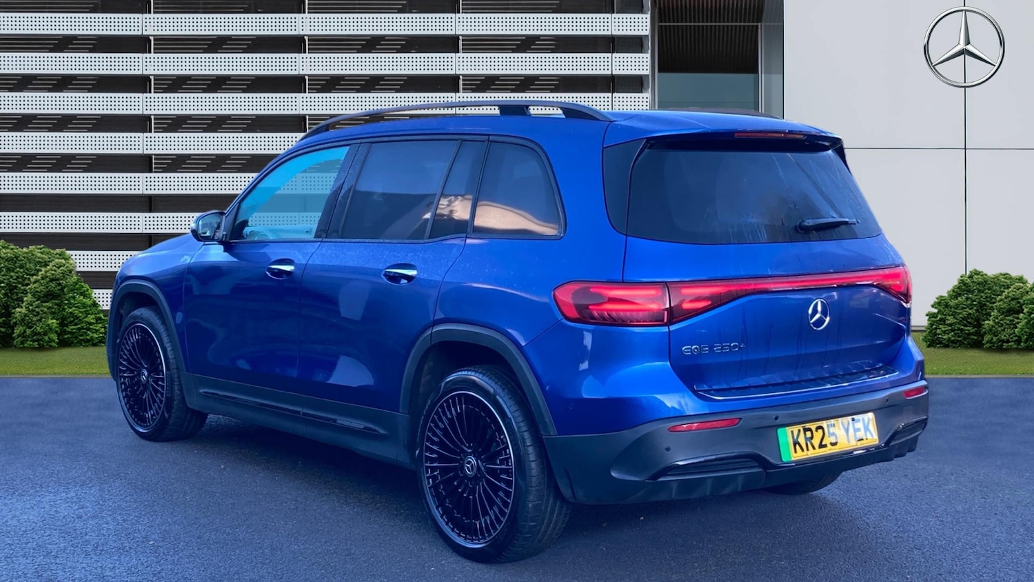 Used Mercedes-Benz EQB 2025 for sale - 76687071: Photo 2