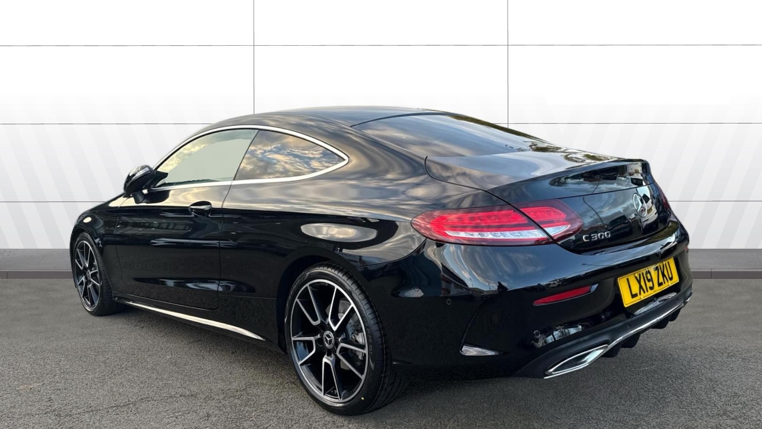 Used Mercedes-Benz C Class 2019 for sale - 76792855: Photo 2