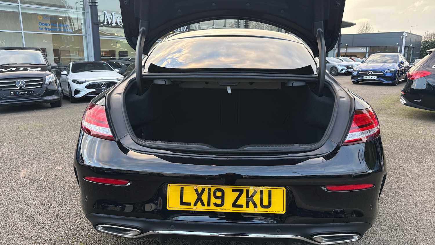 Used Mercedes-Benz C Class 2019 for sale - 76792855: Photo 4