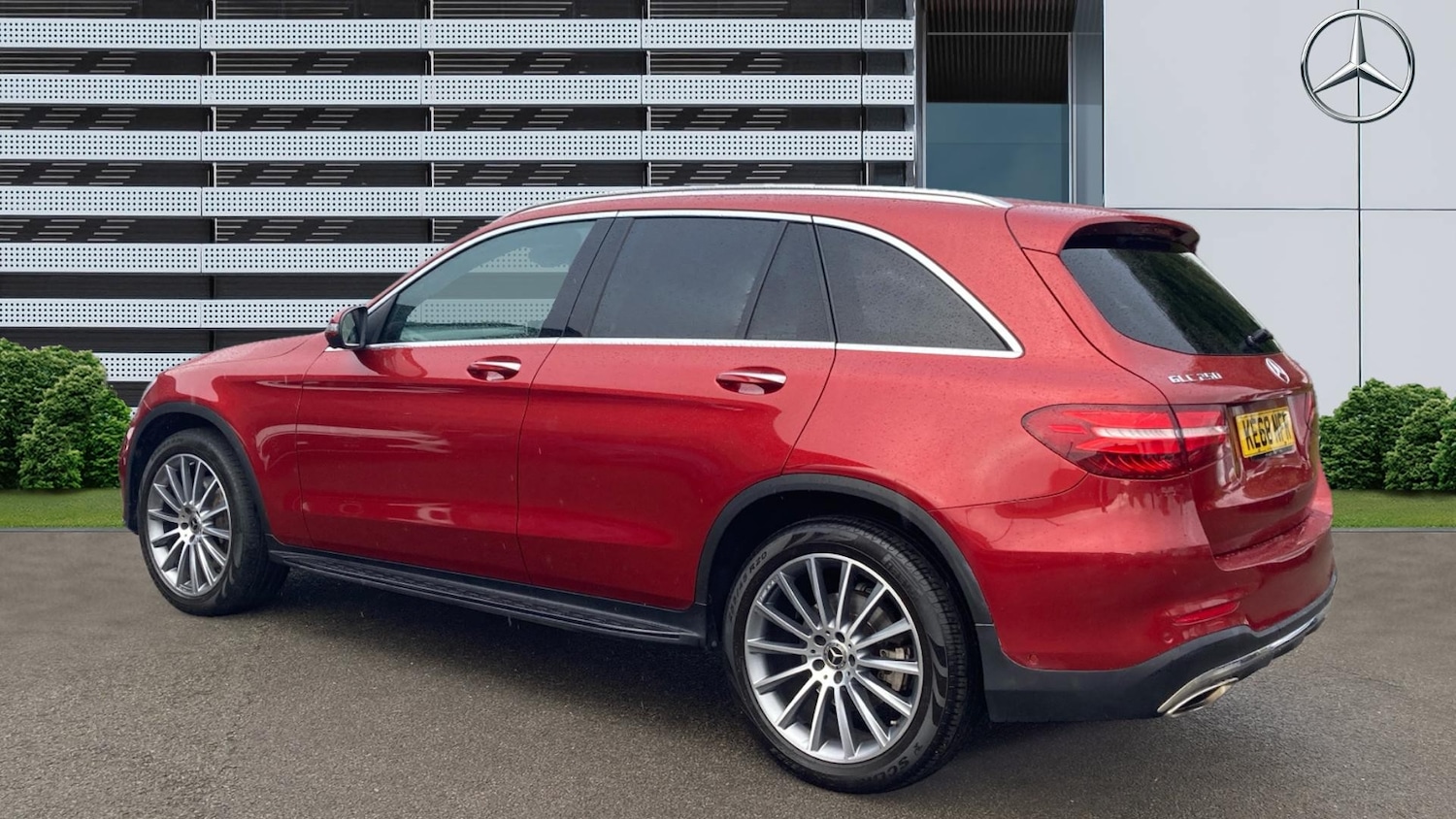 Used Mercedes-Benz GLC 2019 for sale - 76343881: Photo 2