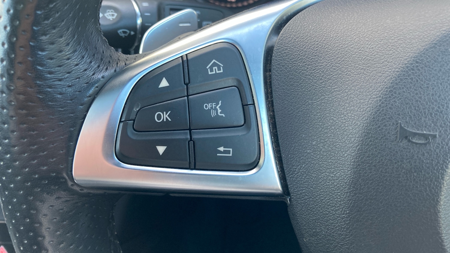 Used Mercedes-Benz GLC 2019 for sale - 76343881: Photo 24