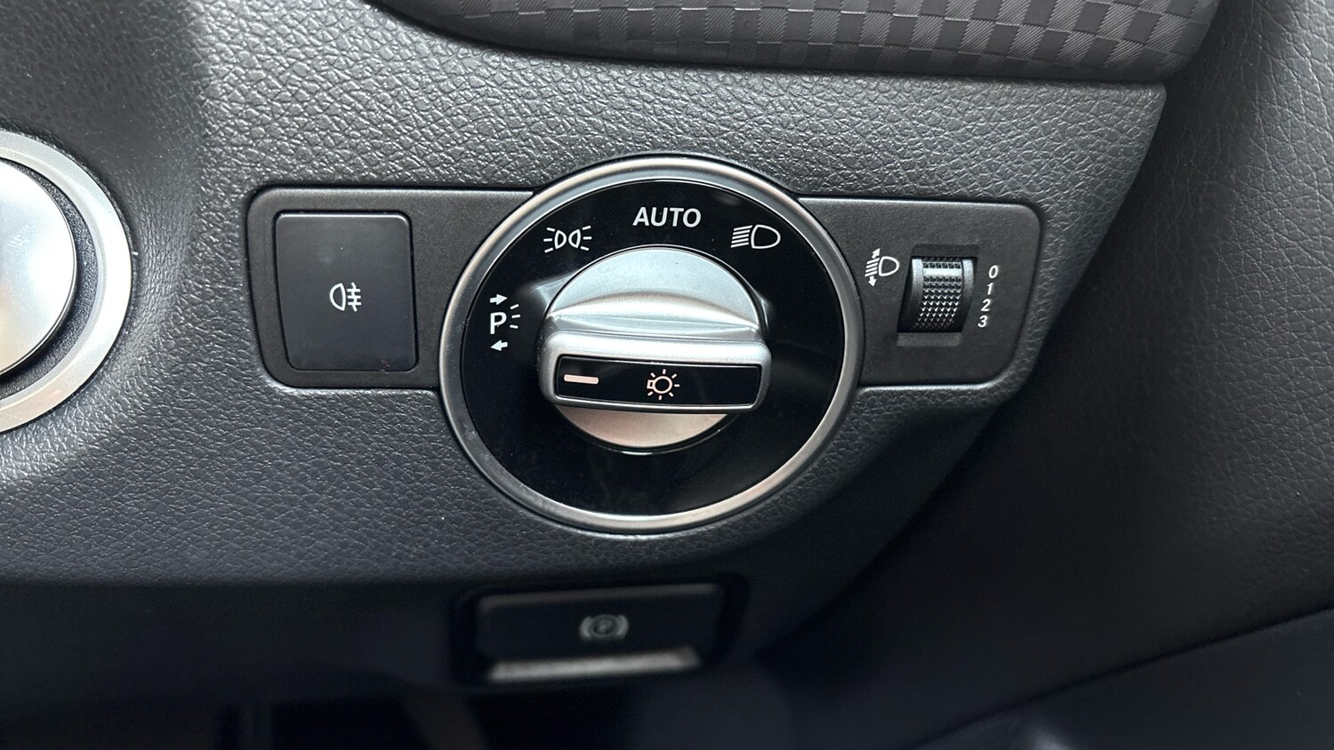 Used Mercedes-Benz A-Class 2018 for sale - 76263712: Photo 32