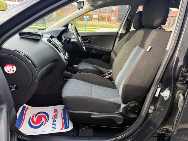 Used Kia Ceed 2010 for sale - 76193261: Photo 18