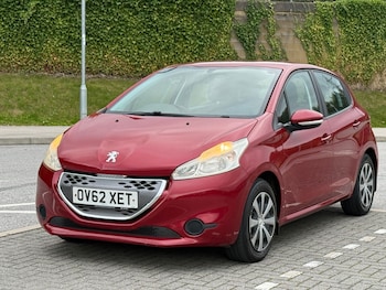 Peugeot - 208
