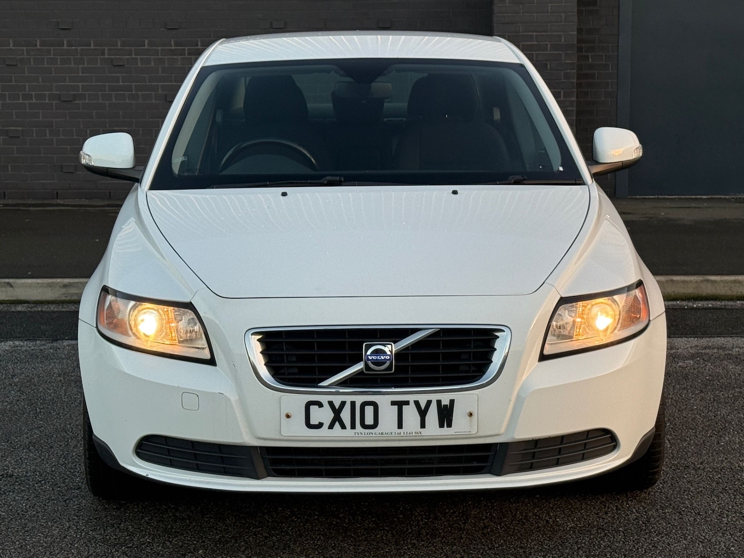 Used Volvo S40 2010 for sale - 76980099: Photo 2