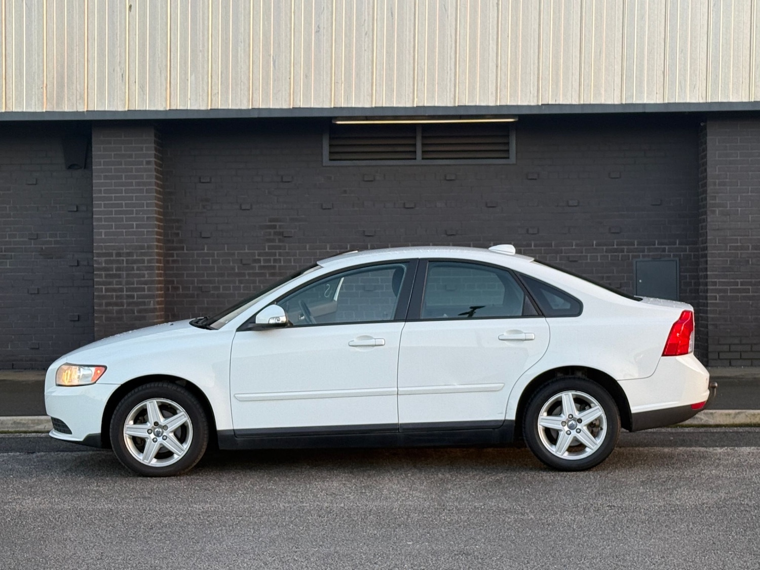 Used Volvo S40 2010 for sale - 76980099: Photo 4