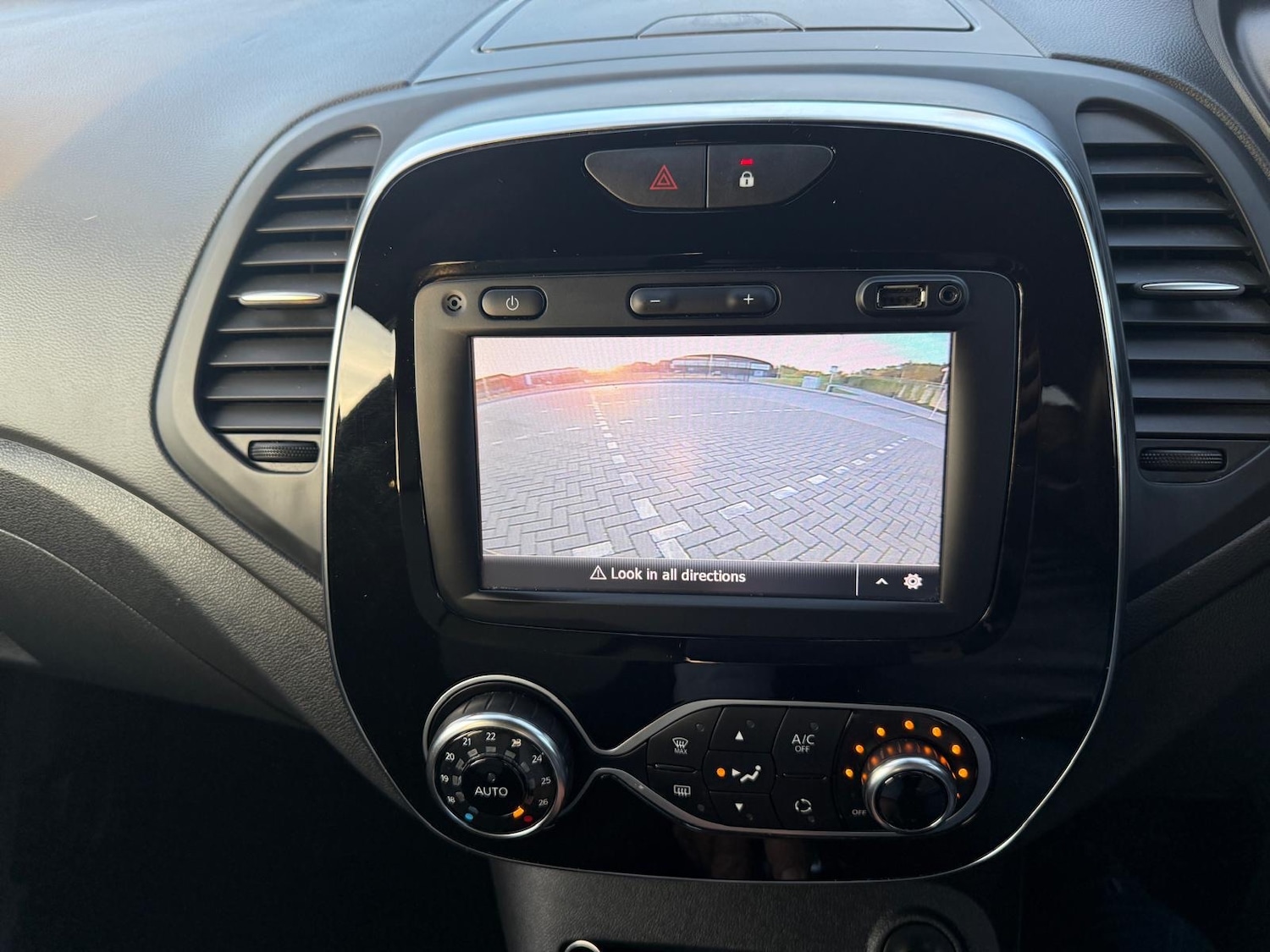 Used Renault Captur 2018 for sale - 76252714: Photo 10