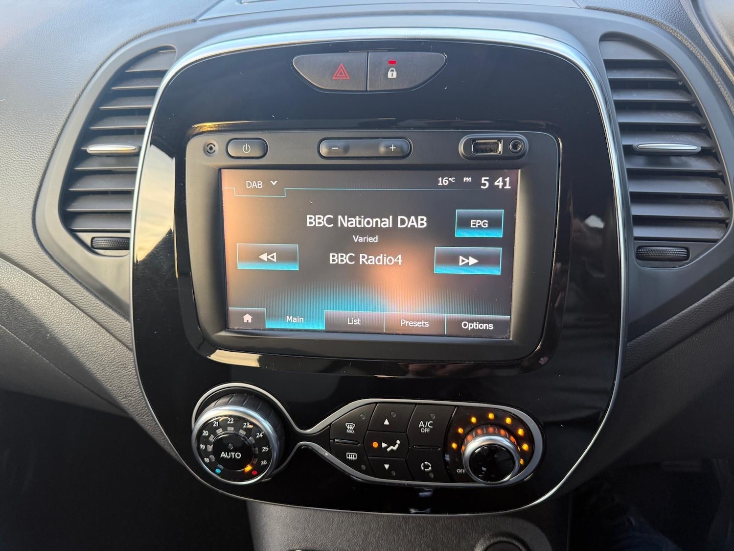 Used Renault Captur 2018 for sale - 76252714: Photo 11
