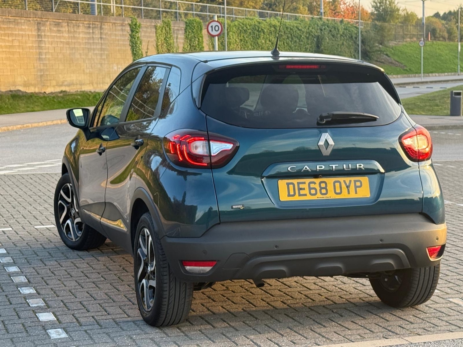 Used Renault Captur 2018 for sale - 76252714: Photo 4