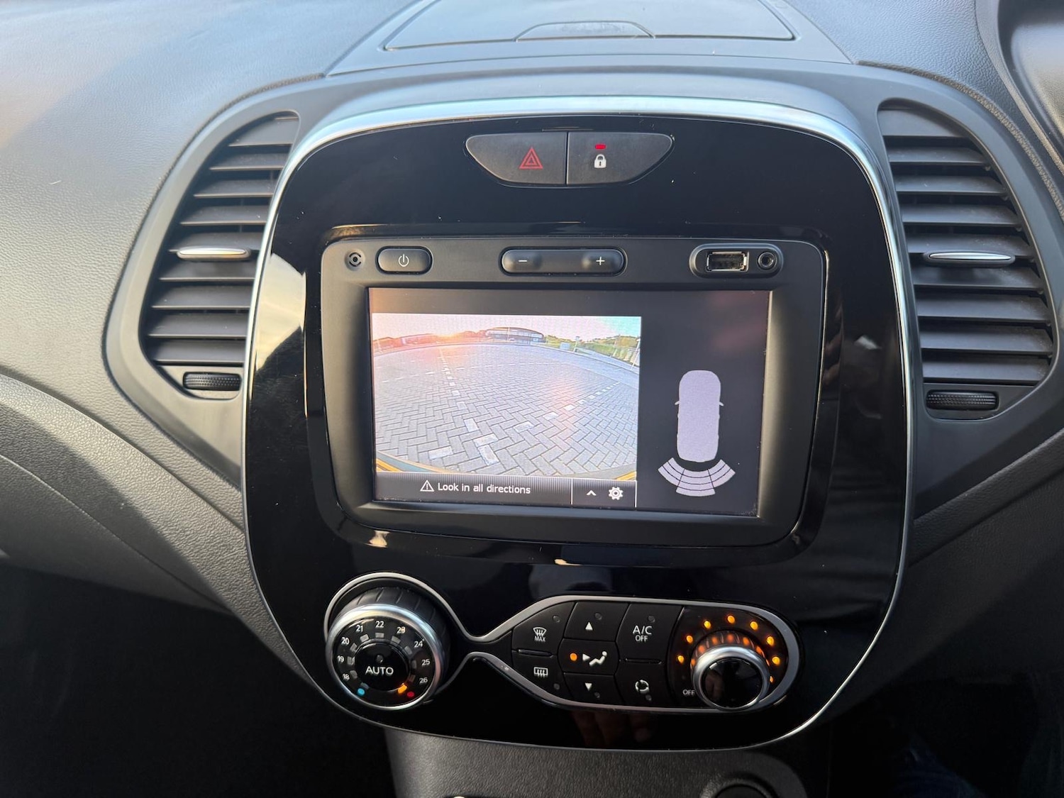 Used Renault Captur 2018 for sale - 76252714: Photo 9
