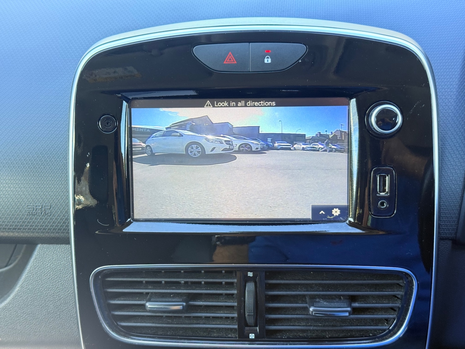 Used Renault Clio 2016 for sale - 78144439: Photo 2