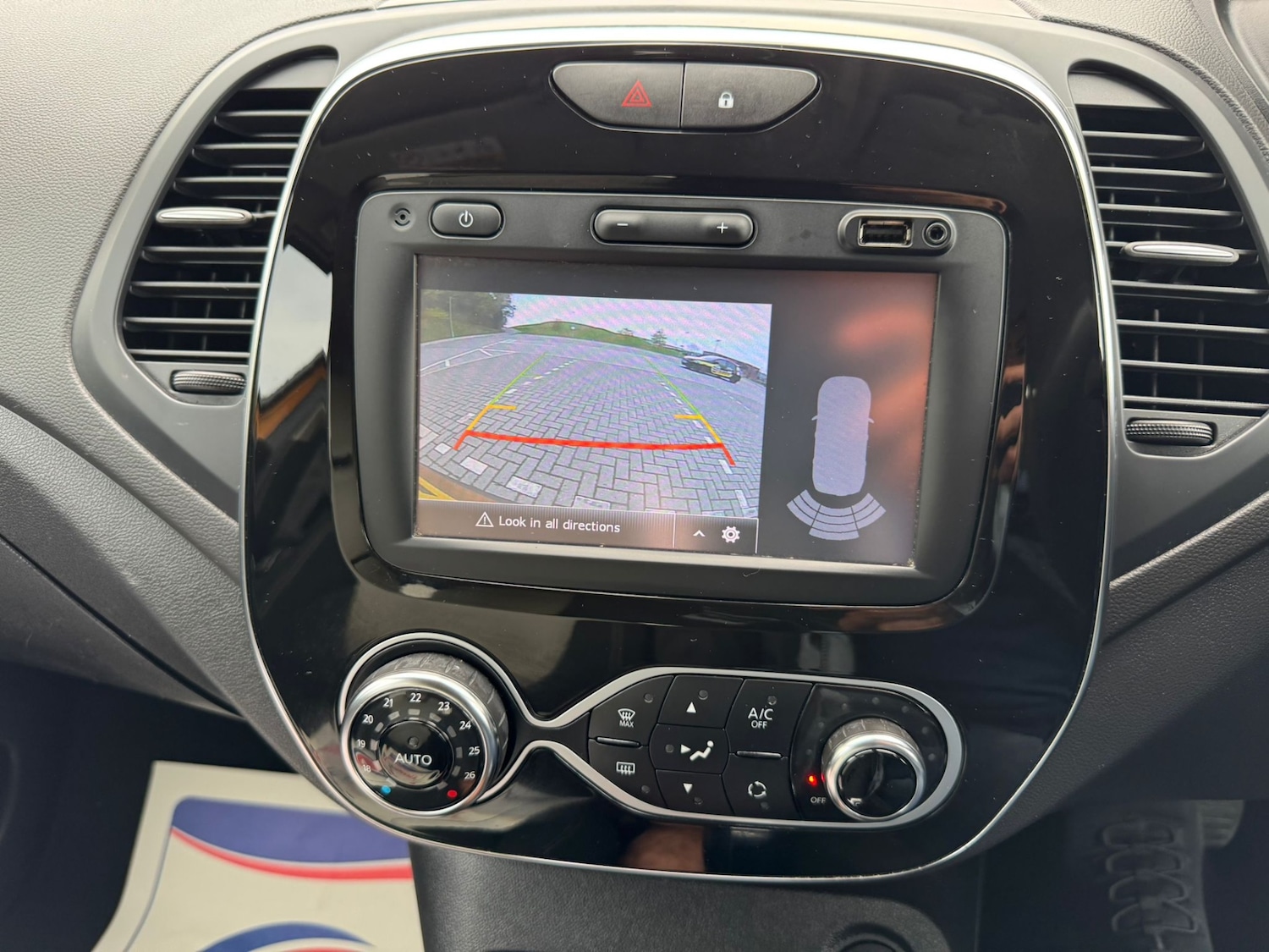 Used Renault Captur 2018 for sale - 76101841: Photo 2