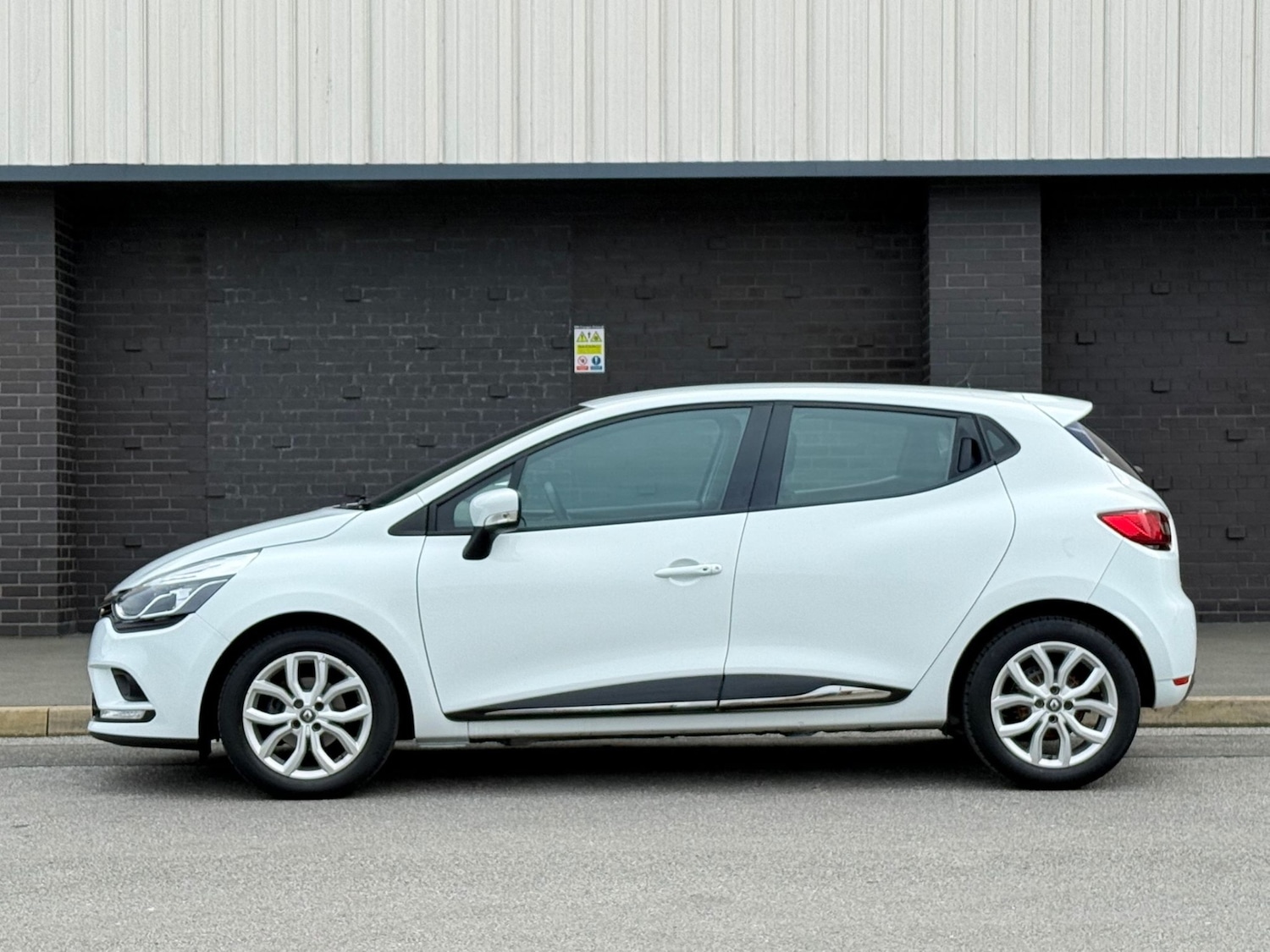 Used Renault Clio 2018 for sale - 77984076: Photo 34