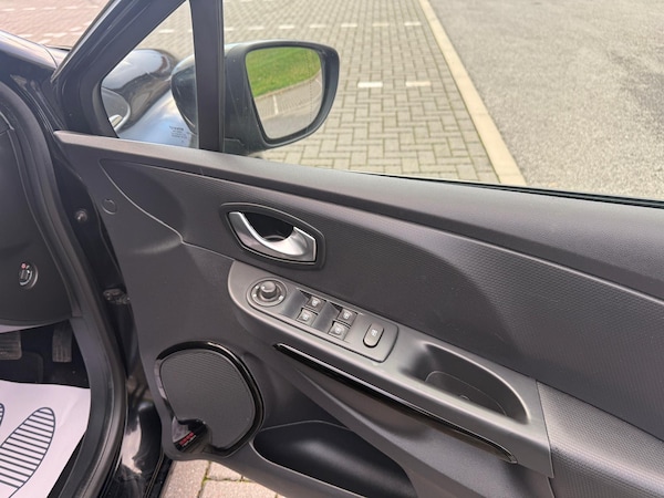 Used Renault Clio 2016 for sale - 76330837: Photo 17