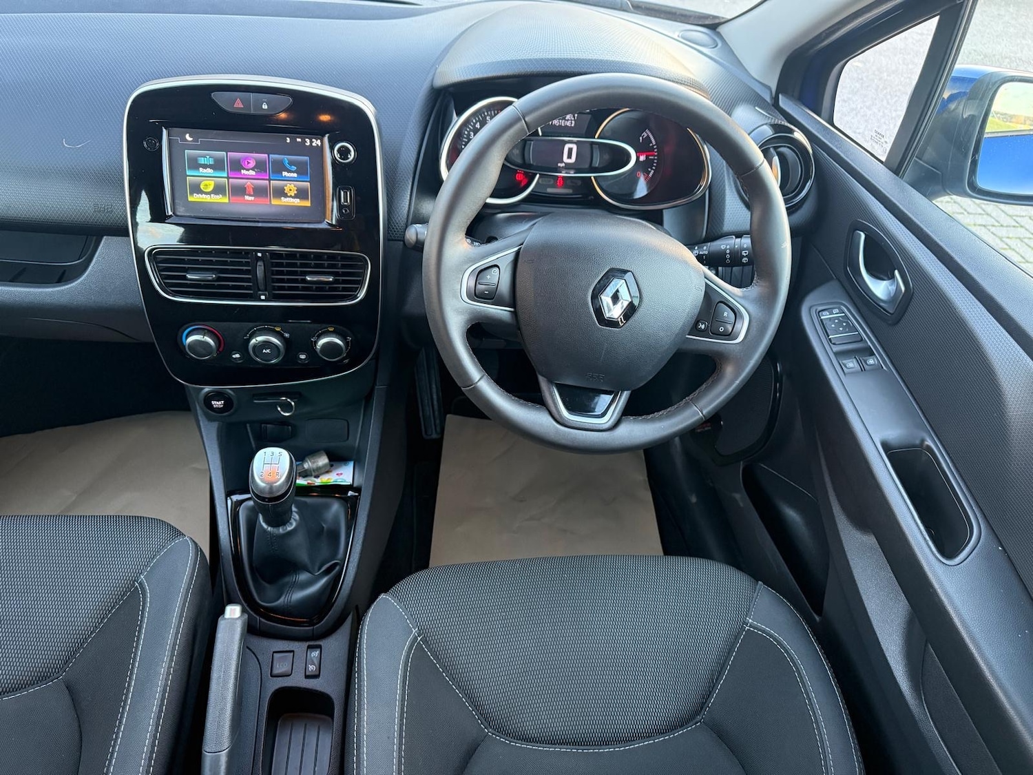 Used Renault Clio 2017 for sale - 76626743: Photo 13