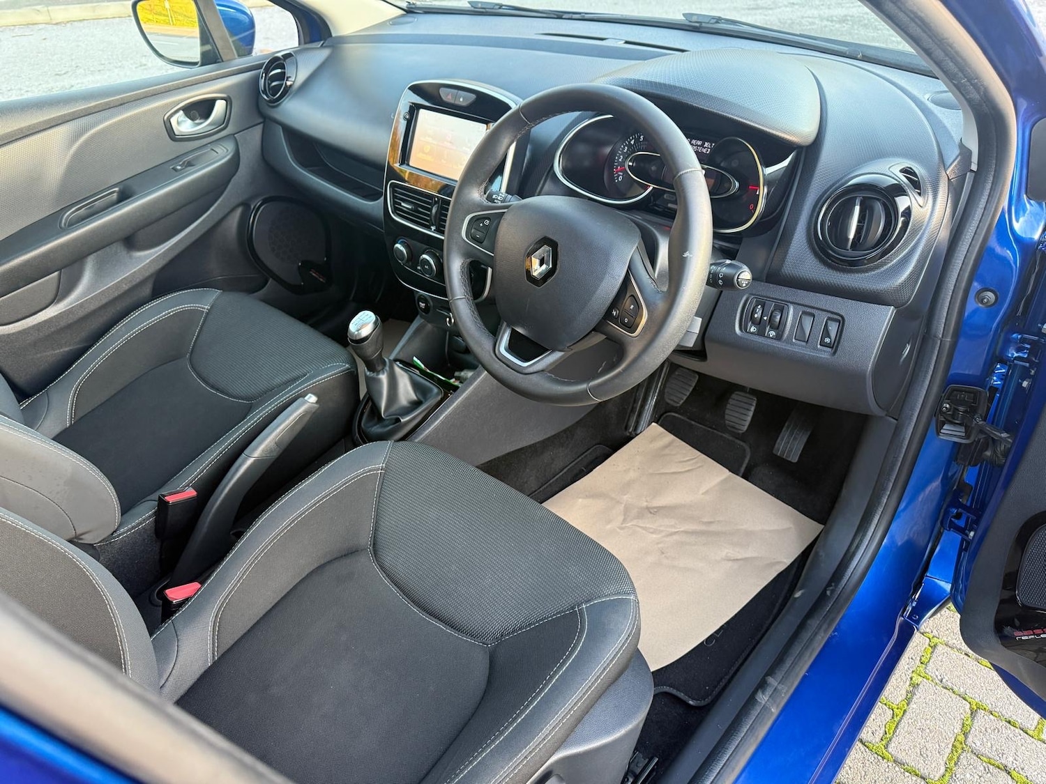 Used Renault Clio 2017 for sale - 76626743: Photo 14