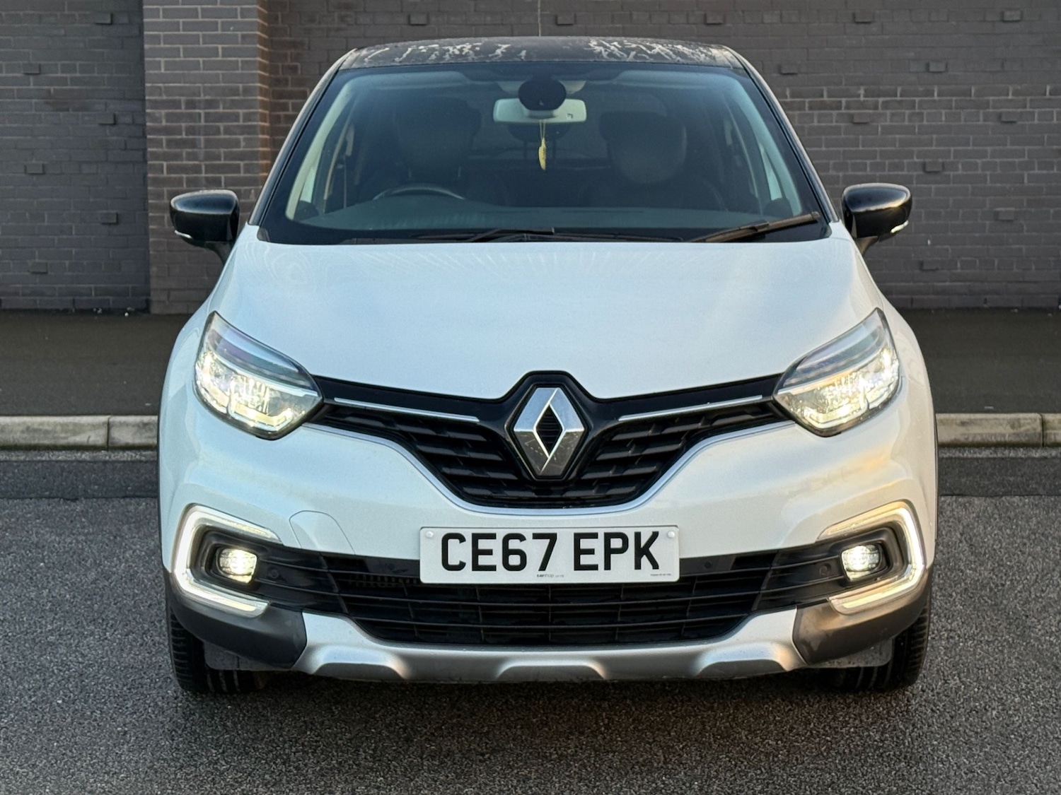 Used Renault Captur 2017 for sale - 76906108: Photo 2