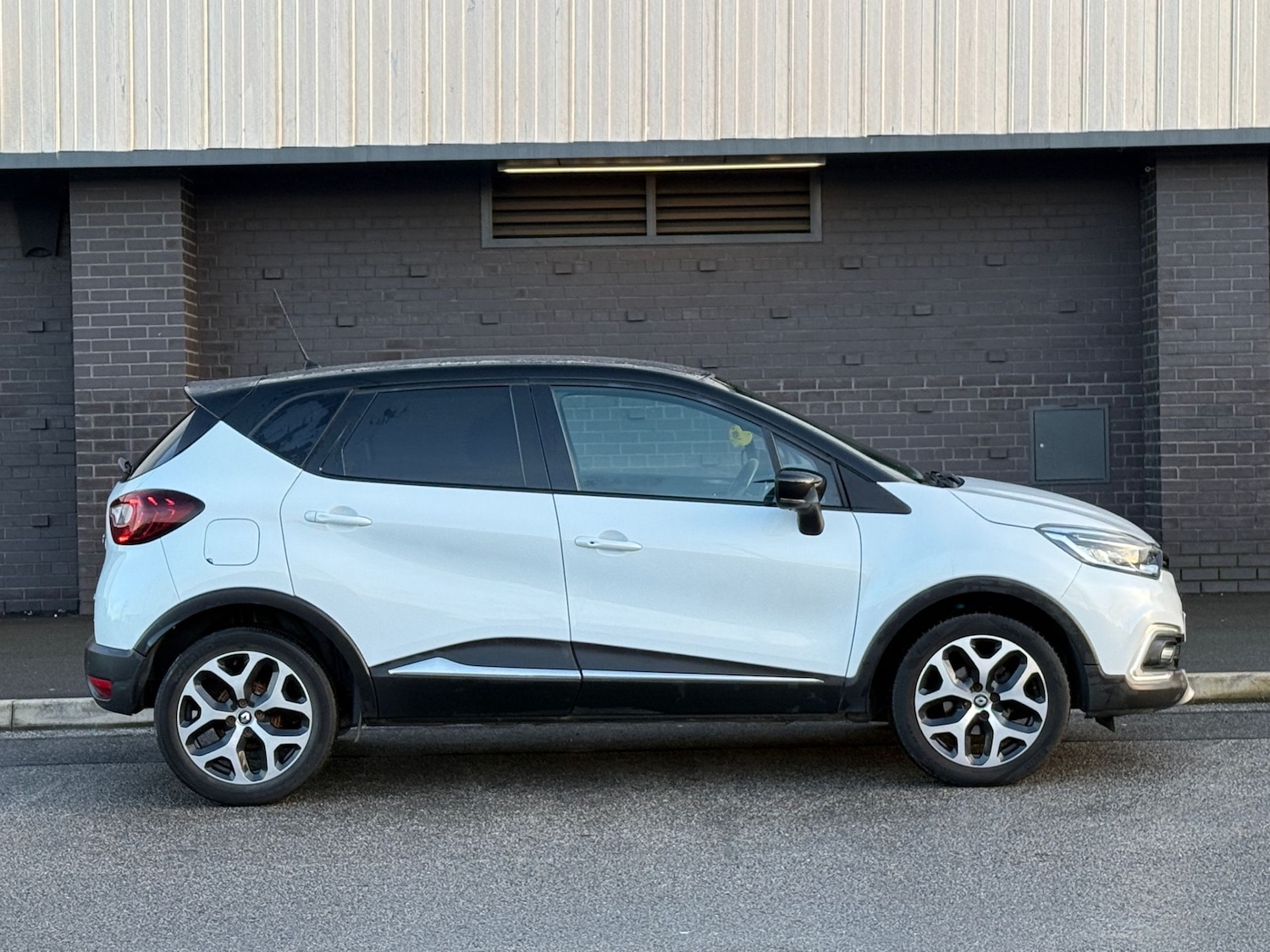 Used Renault Captur 2017 for sale - 76906108: Photo 8