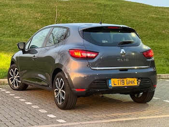 Used Renault Clio 2019 for sale - 76477198: Photo