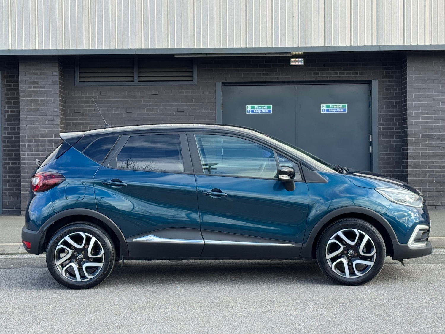 Used Renault Captur 2018 for sale - 77877397: Photo 3