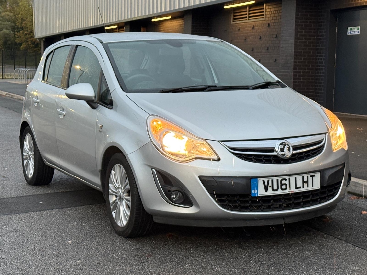 Used Vauxhall Corsa 2011 for sale - 76340838: Photo 3