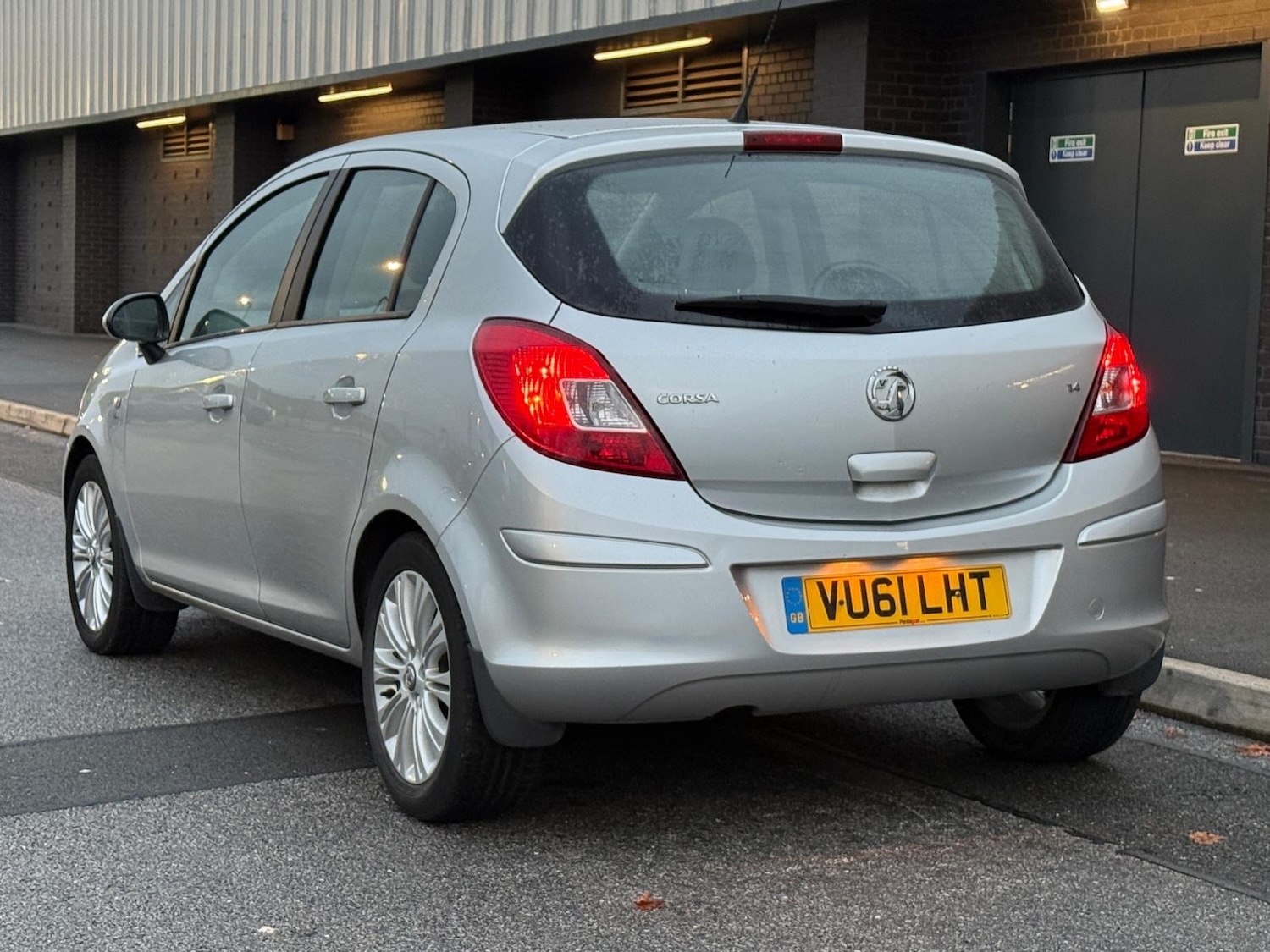 Used Vauxhall Corsa 2011 for sale - 76340838: Photo 4