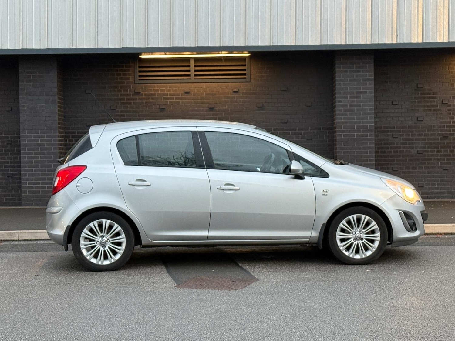 Used Vauxhall Corsa 2011 for sale - 76340838: Photo 8