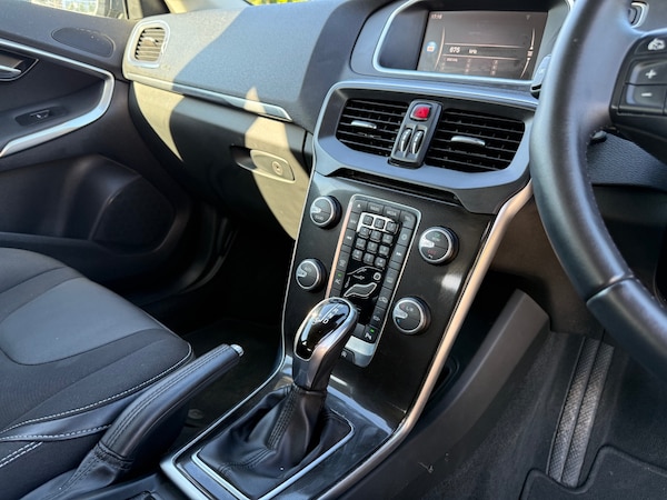 Used Volvo V40 2018 for sale - 74625412: Photo 10