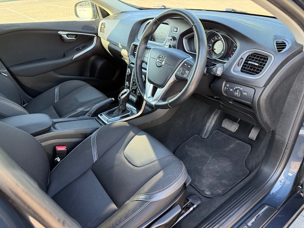 Used Volvo V40 2018 for sale - 74625412: Photo 11