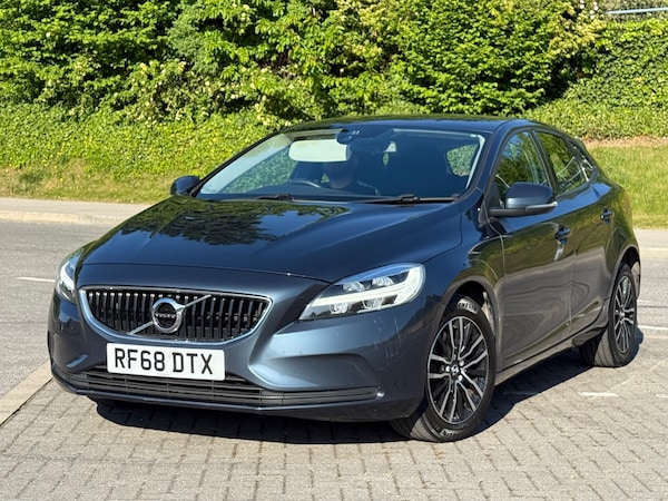 Used Volvo V40 2018 for sale - 74625412: Photo 1